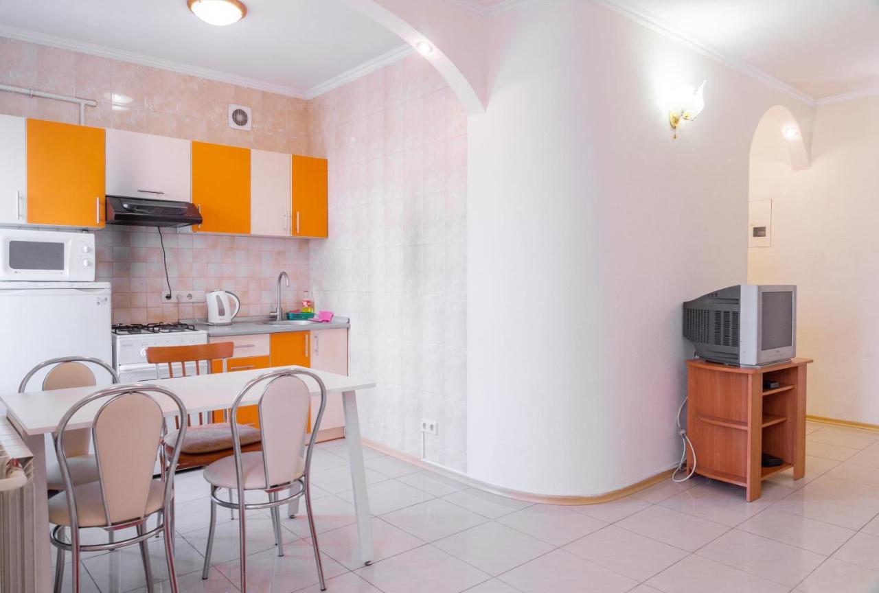 Apartment Triokhsviatytelskaya Street 3 Kiev Extérieur photo