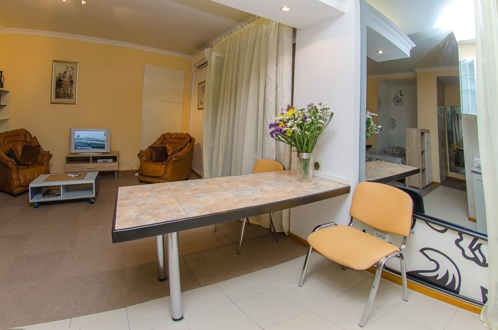 Apartment Triokhsviatytelskaya Street 3 Kiev Extérieur photo