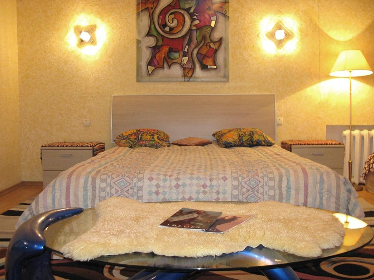 Apartment Triokhsviatytelskaya Street 3 Kiev Extérieur photo